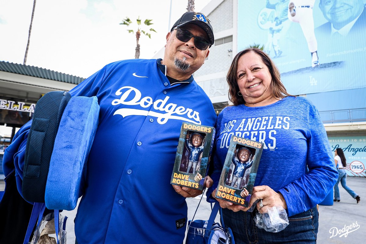 It's Dave Roberts Bobblehead Night presented by Kinoshita!
