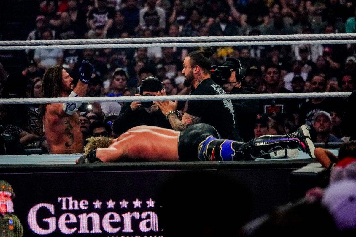ECBITW's tweet image. Imagine if aj would of listened to @realKILLERkross 

#Wrestlemania41
#FallAndPray