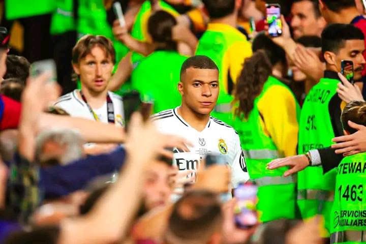 OMAR (@or10_) on Twitter photo ุฅู ูุฒูุง ูุชุจูุง ุงูุชุงุฑูุฎ ๐๐
ูุฅู ุฎุณุฑูุง ููุญู ุงูุชุงุฑูุฎ ๐๐๐๐
ููุฑุญ ุนูุฏ ุฃูููุฒ ุ ูููุชูุน ุนูุฏ ุงูุชุนุงุฏู. ููุจูุฆ ุฃูููุงุก ุนูุฏ ุฃูุฎุณุงุฑุฉ. ุดูุฑุง ููู
ููุง ู
ุฏุฑูุฏ ุฏุงุฆู
ุงู ูุฃุจุฏุงู.
Hala Madrid, always and forever. ๐ค ๐ ุฅู ูุฒูุง ูุชุจูุง ุงูุชุงุฑูุฎ ๐๐
ูุฅู ุฎุณุฑูุง ููุญู ุงูุชุงุฑูุฎ ๐๐๐๐
ููุฑุญ ุนูุฏ ุฃูููุฒ ุ ูููุชูุน ุนูุฏ ุงูุชุนุงุฏู. ููุจูุฆ ุฃูููุงุก ุนูุฏ ุฃูุฎุณุงุฑุฉ. ุดูุฑุง ููู
ููุง ู
ุฏุฑูุฏ ุฏุงุฆู
ุงู ูุฃุจุฏุงู.
Hala Madrid, always and forever. ๐ค ๐