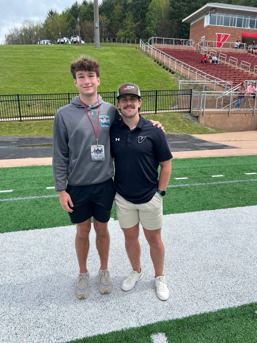 ConnorSmith0's tweet photo. Had an awesome Junior Day at @UVAWiseCavsFB today! Really enjoyed meeting everyone and learning more about the team. I can’t wait to get back up there! #PEWAV
@CoachGaryBass 
@Coach_Mick7 
@RVHS_Football 
@DanOrnerKicking https://t.co/HvRsxTLnzW