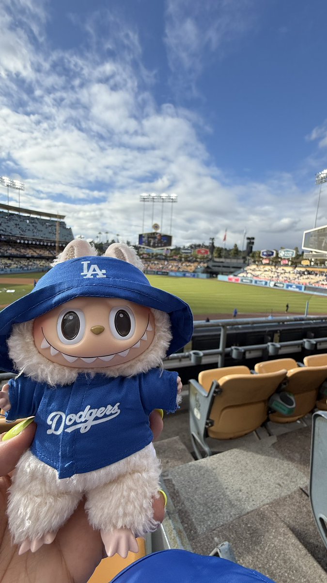 daazedndodgers's tweet photo. Her first game 🤭 https://t.co/yAC1VjsqQO