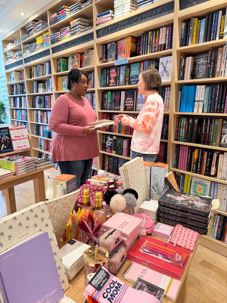 staceyabrams's tweet image. 📚Independent bookstores are where stories find their home — and where readers find their next adventure. I love visiting amazing shops and celebrating the power of books. Support your favorite independent bookstore today — and every day! #IndependentBookstoreDay