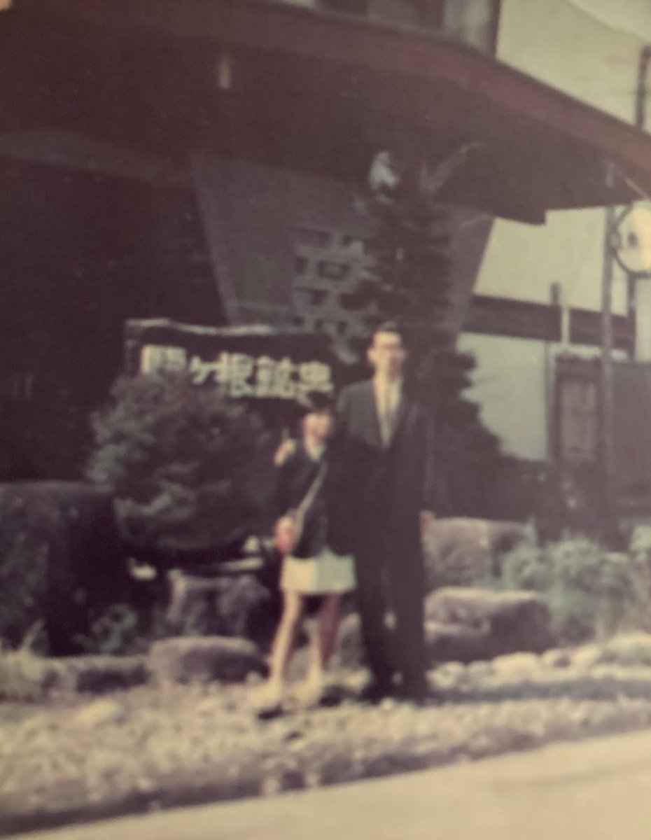 Susan Roseffさん（スーザン・ロセフ:旧姓）アメリカ人の女性が8歳から22歳まで文通をしていた日本人女性を探しています
お相手は「やまもとあつこさん」（旧姓）、現在66歳
もっと鮮明な写真はいただいたのですが、かなり迷った末、お顔が分からない写真に…m(_ _)m