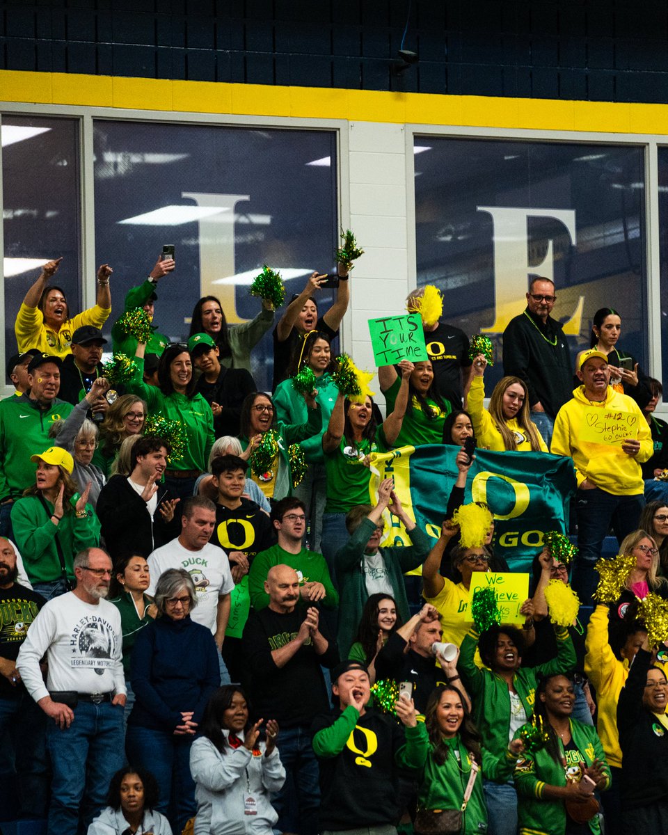 OregonAcroTumb's tweet photo. Grateful for this team and for the entire Duck family 🫶

#GoDucks | #Power https://t.co/ArJajXdGGt