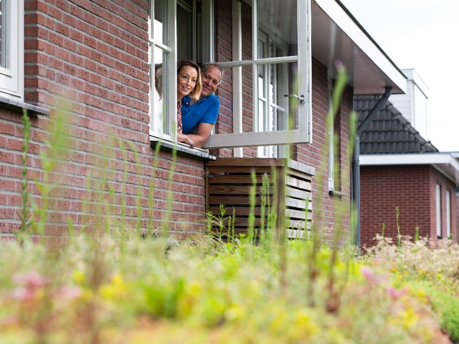 Een groenblauw dak is goed voor uw woning én de natuur! In Utrecht kunt u subsidie krijgen voor het aanleggen van een groenblauw dak. Vraag de subsidie aan voor uw huis, schuur of bedrijfspand en geef uw dak een groen, duurzaam tintje. Info via Servicepunt Duurzame Daken.