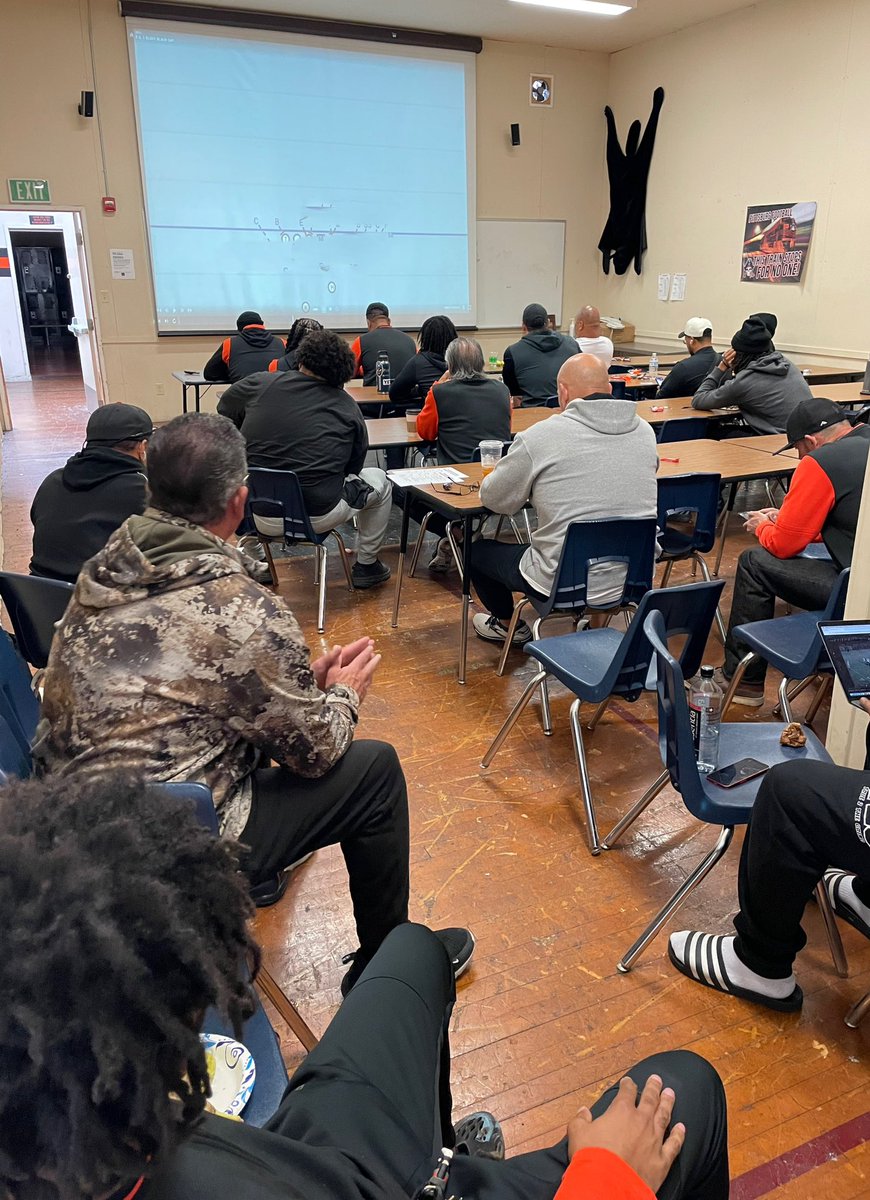 PittHSFootball's tweet photo. Annual Spring Staff Clinic Day before we start Spring Ball 🏴‍☠️ All three levels doing the tighten up as the Pirates prepare to embark on another championship run #HoistTheColors🏴‍☠️ #BVALchamps #NCSchamps #NorCalChamps #WhosNext #ramPITTup 🏴‍☠️🏈🅿️🌎🏈🏴‍☠️ https://t.co/bnrocQmDGp
