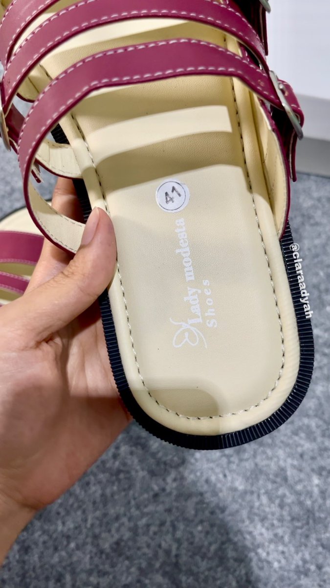 claraadyah's tweet photo. 𐙚 AMMARA SANDAL (💸105k)

sandal terempuk yg prnh aku temui, nyaman buat jalan jauh, sol nya lumayan tebel, bentuknya cakep parah🥇dan jahitannya jg rapi😍 btw selain warna maroon ada jg warna silver dan navy yg gk kalah cakep😚❤️

📎 https://t.co/cVVM5RTgvV https://t.co/jhCZLoesQP