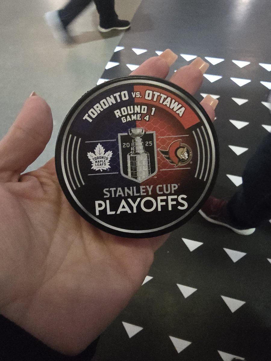 michie16's tweet photo. 🤞go leafs go 🤞 #leafs #nhlplayoffs #sens #battleofontario 
@MapleLeafs https://t.co/yS3F83tc1x