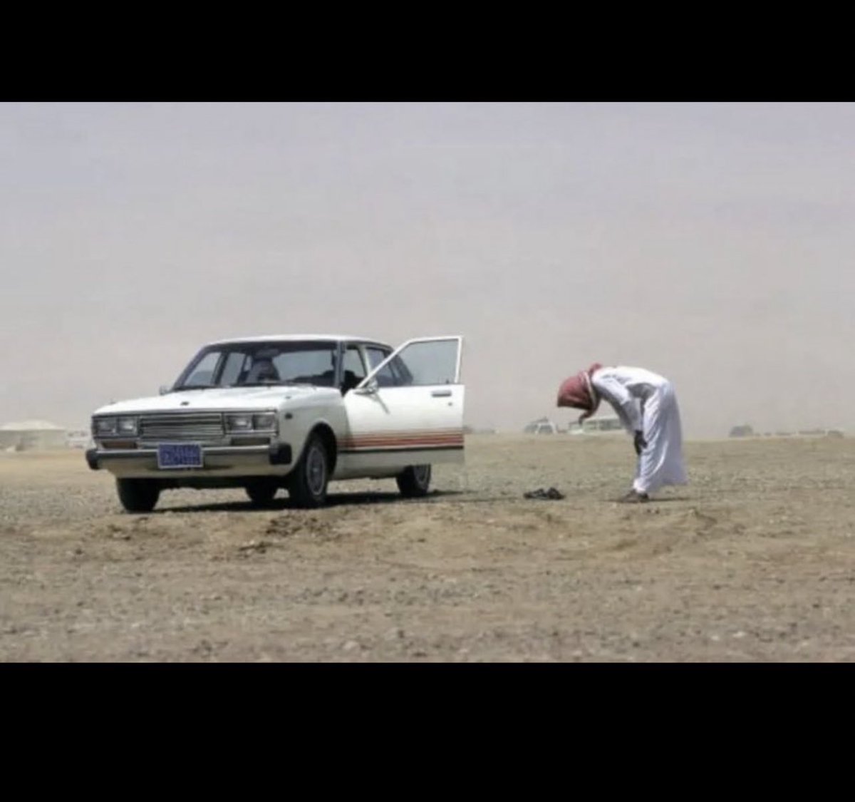 انا اتذرى بالله فـ خمسة اوقات 
ما نيّب في وجيّه الرجـال اتذرى