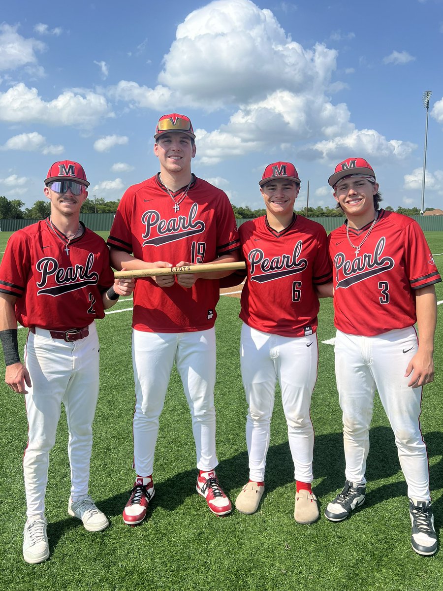 MaypearlBsBall's tweet image. #D.T.O.T.S. Player of The Game is @Cordrager9 went 3 IP, 2 H, 1 BB & 5Ks. @BillyTeague00 went 2 IP, 0 H, & 4 Ks. @JudahWright23 went 1 IP 0Hs & 1 K. @TysonB2025 went 1 IP 0 H, & 3 Ks in a 9-1 W over Grandview finishing 14-1 in district play.
#StandardsOverFeelings
#LockedIn