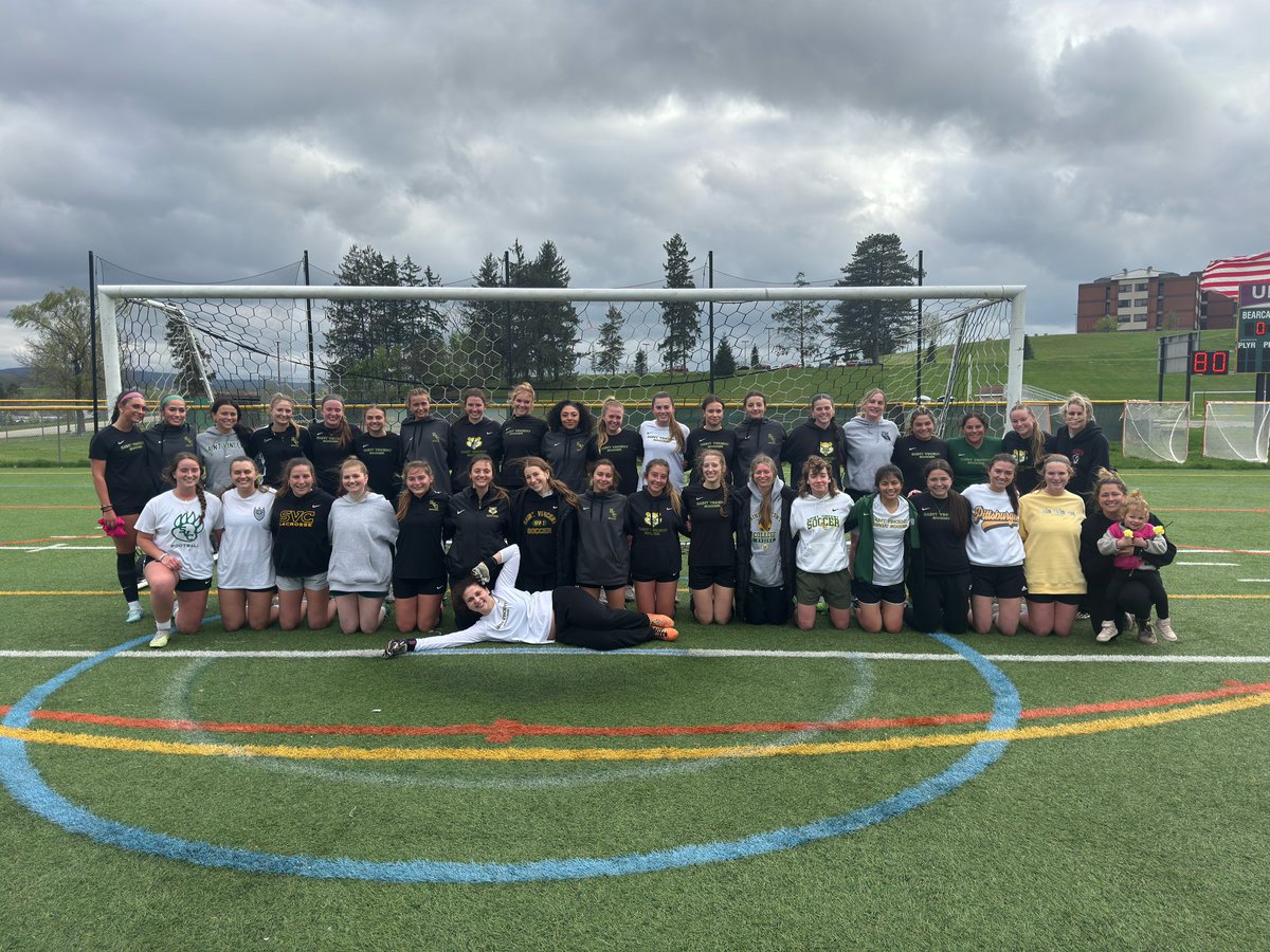 Always great having our alumni back on campus! 💛💚⚽️#EveryDetailMatters