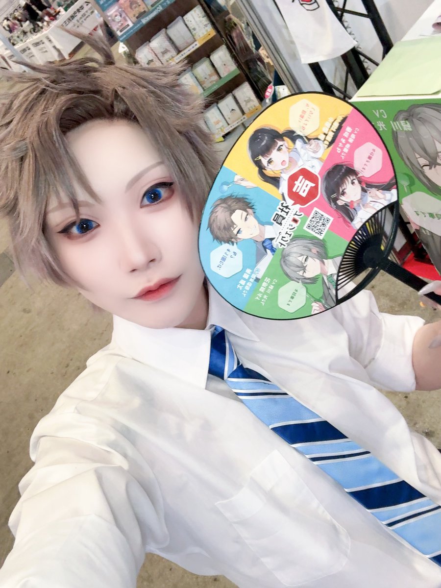 meluo_cos's tweet photo. 超ダーツハイブ in ニコニコ超会議2025

#声社員プロジェクト 👔
青葉颯太くんのお姿で本日も出勤✌🏻💙

ニコニコ超会議お土産セットがご購入頂けるのは本日だけ‼️
先行発売の声社員ダーツセットもぜひ手にお取りください🎯💕

ブースにてお待ちしております❣️

#ニコニコ超会議2025
#超ダーツハイブ https://t.co/YdUnxLCpTt