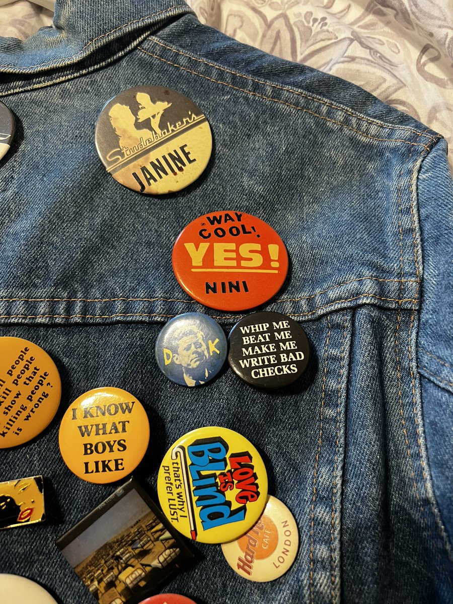 CinnGrl4's tweet photo. .@SmartLess Listening to Paul Rudd’s episode and he talked about working at Studebakers in OPKS in the late 80s. I worked there, too! Omg, I worked with Paul Rudd?? WTF?! See pics of my work buttons and video of him performing at the bar! https://t.co/cx5qtzMzd6 https://t.co/7jw6CXJrTE