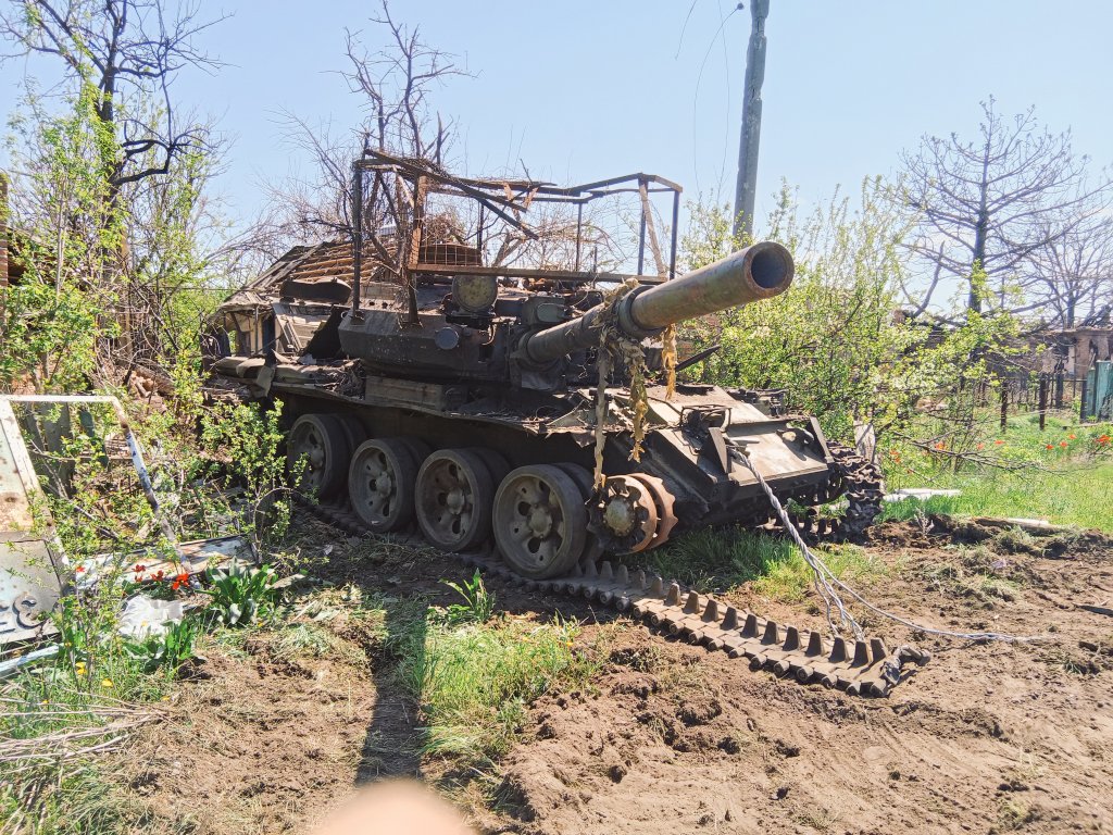 - Дяденька, а это вы танк подбили?
- Я
- Но это же наш танк был, русский
- Я! Я!