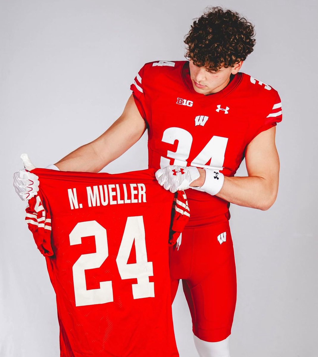 The thing that stood out was that it was a brotherhood — they really loved each other.” — TE Gavin Mueller on his Wisconsin official visit

#Badgers 

whop.com/buckysburrow/ (Full interview here)