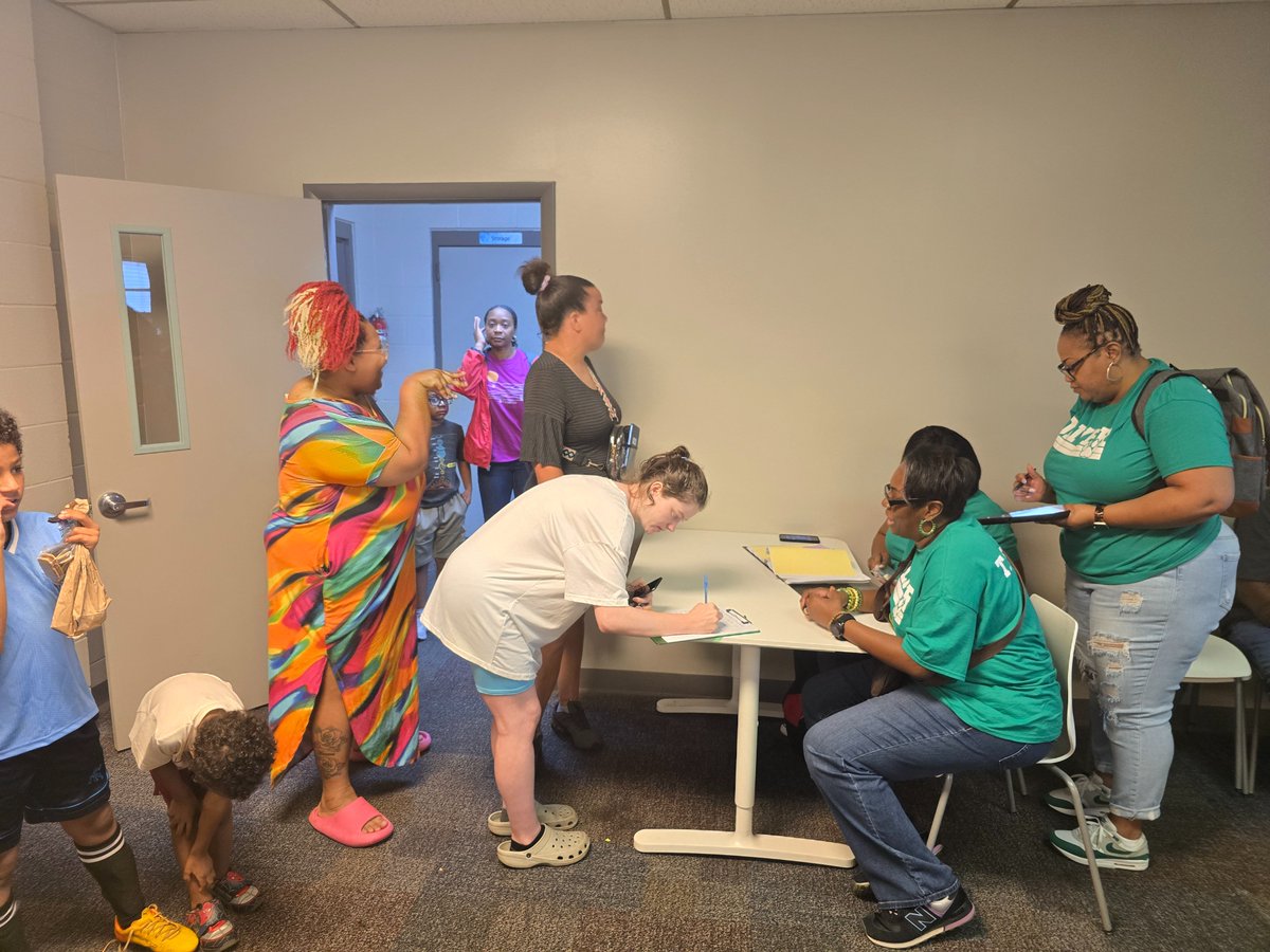 P22TamaraBurney's tweet photo. What a great day we had  in Mark's Village with Ready Day One registration. Special thanks to the BCS  PowerSchool  team  for assisting Oliver Elementary with this on today. 💛💚
#successstartshere https://t.co/HqHYtgFI66