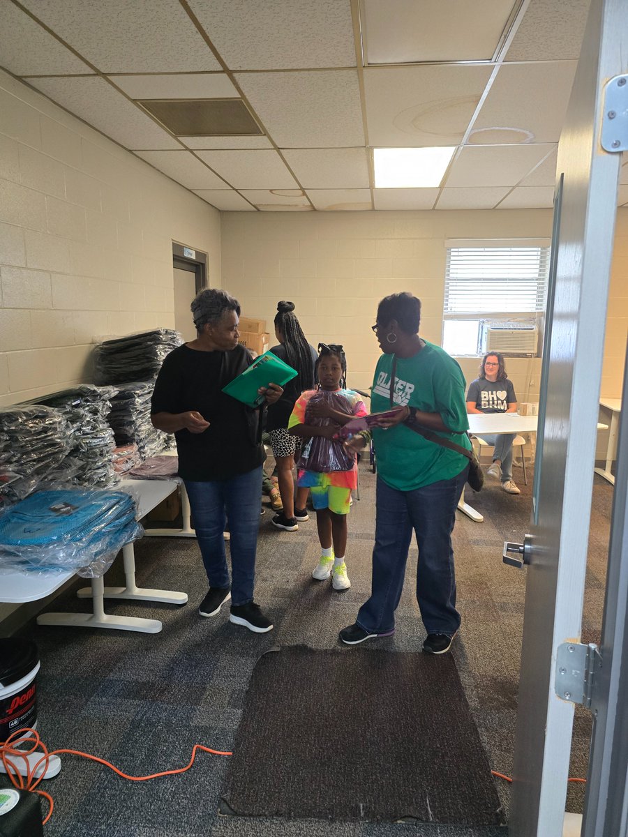 What a great day we had  in Mark's Village with Ready Day One registration. Special thanks to the BCS  PowerSchool  team  for assisting Oliver Elementary with this on today. 💛💚
#successstartshere