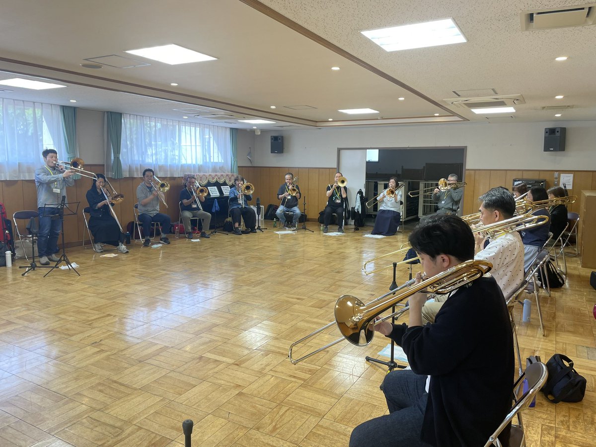 【埼玉支部】
トレーニング会始まっております！今回も沢山の方にご参加いただいております☺️
写真に収まりきっておりませんがみなさん頑張ってます！
#トロンボーン #基礎練習