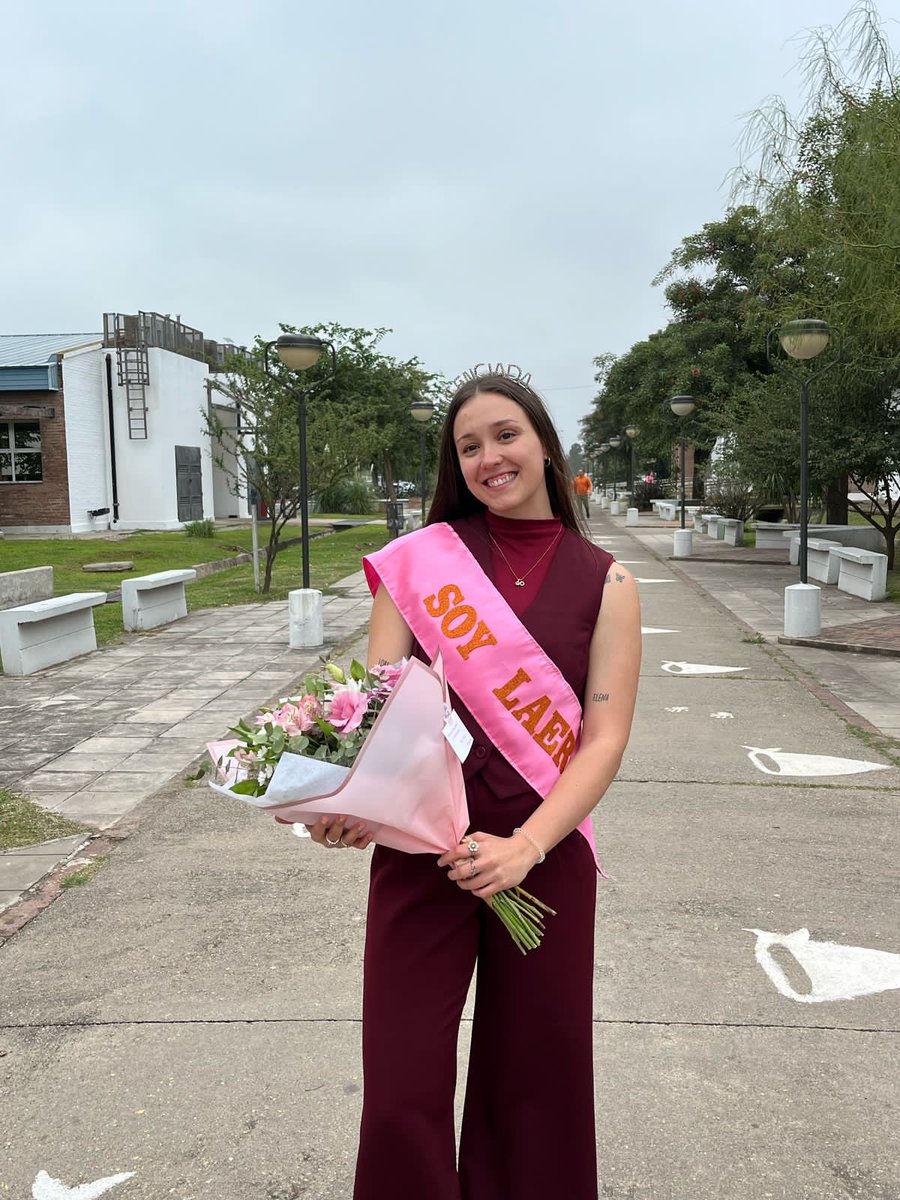 BrisaIman's tweet photo. buenas noches para mí que soy LICENCIADA viejooooooo 🥳🥳🥳 https://t.co/6nKfXYReu4