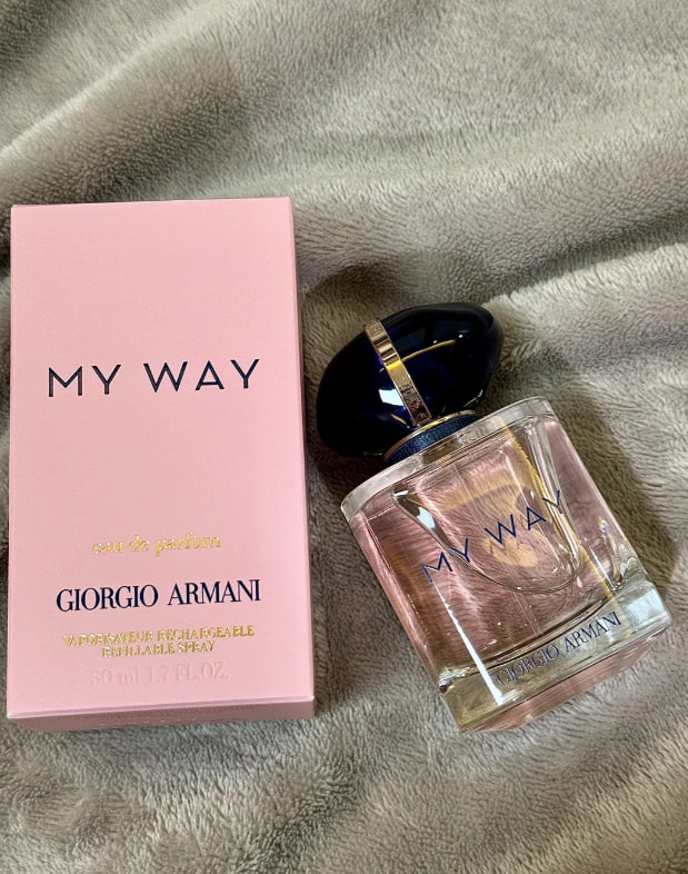 ayla8332228's tweet image. Every spritz is a step closer to your most confident self. 🌹💫💖 #PerfumePower