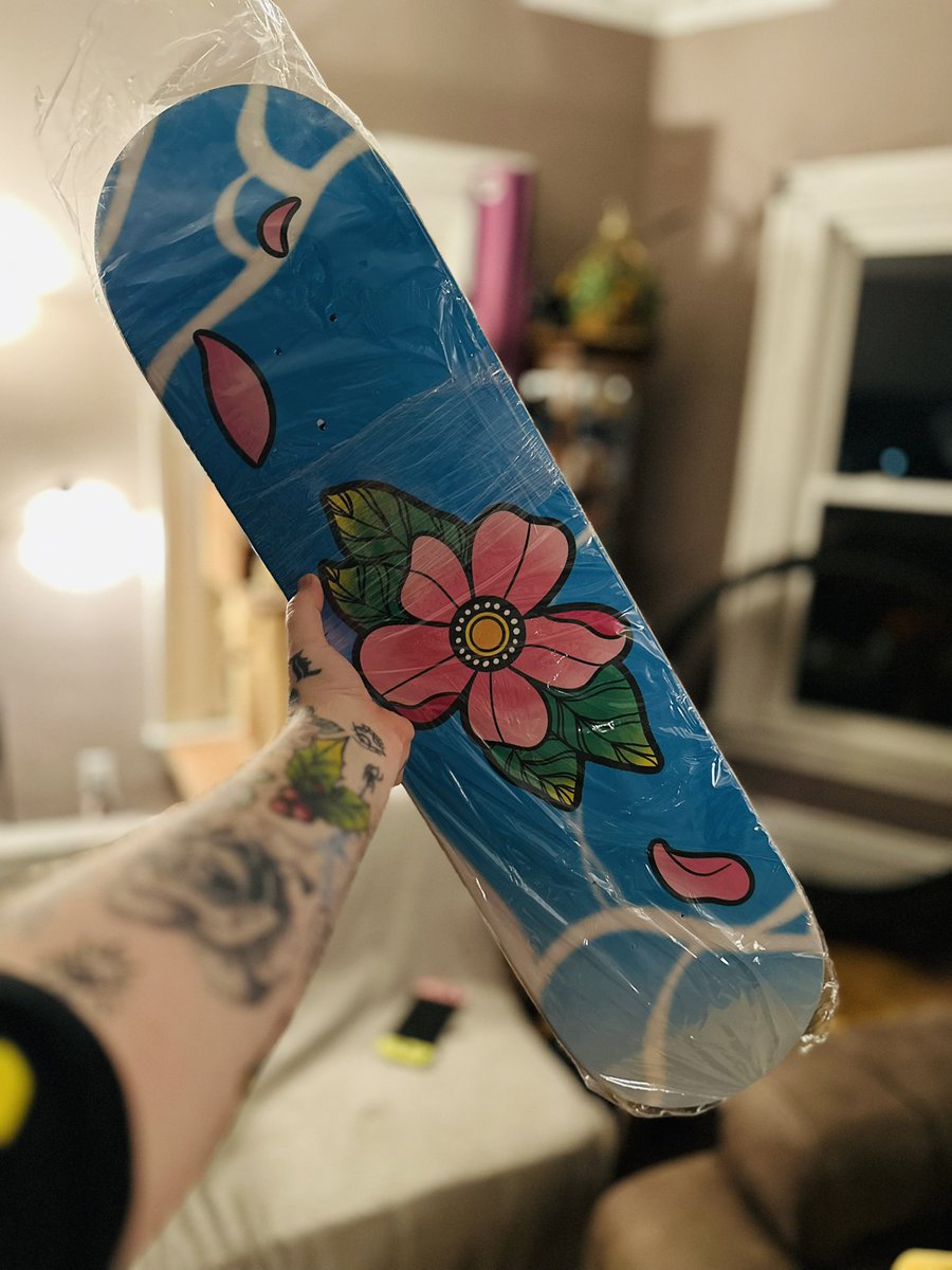 New board arrived! I absolutely adore this design and it was begging to be put on a board. Come see it (and me 😉) at the shop! 

#tattoodesign #tattooshop #tattooapprenctice #skateboardart #sk8