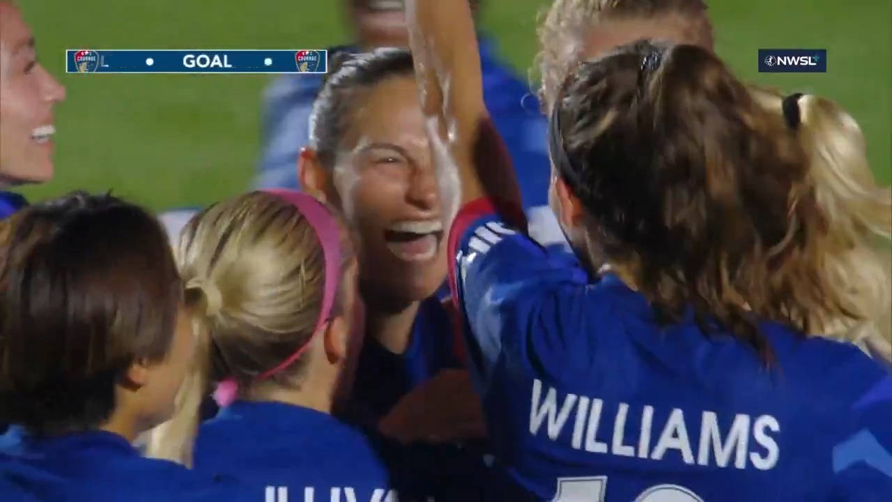 THAT defender with THAT goal 👀Kaleigh Kurtz with the equalizer!