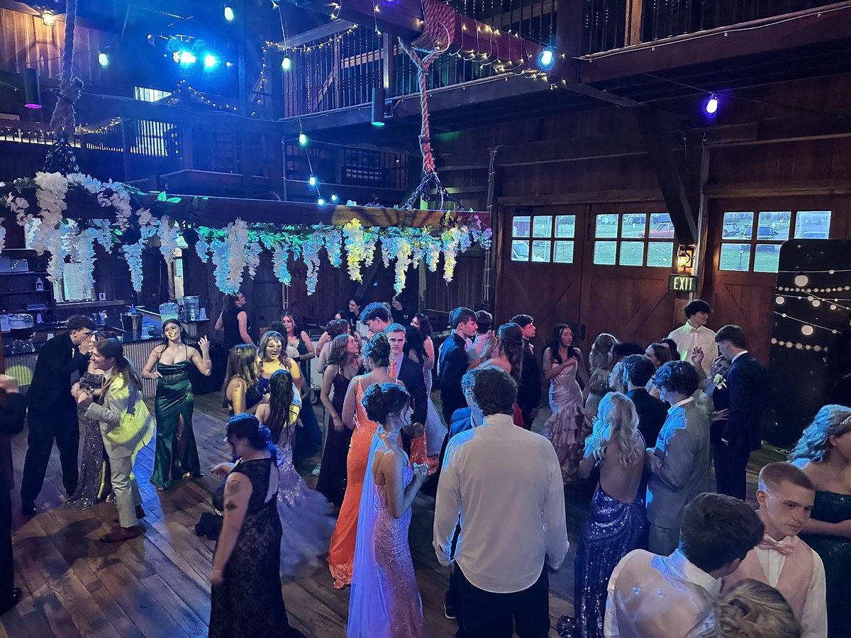 MrScott_Minerva's tweet photo. ⭐️ It is a Great Day to be a Malvern Hornet! 
💚 2025 Malvern High School Prom! 
#MalvernPride Go Hornets! https://t.co/C75vdhQlpy