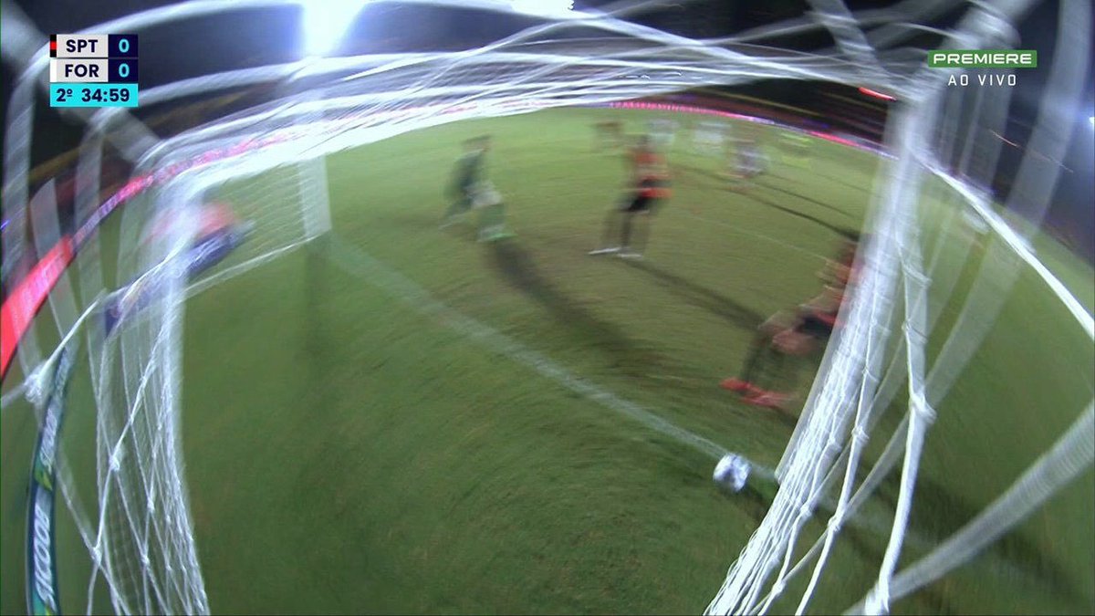 _Alikson95's tweet image. Esse time do Fortaleza já é uma BOMBA e ainda somos roubados na cara dura. Como a porcaria do arbitro não validou esse gol?