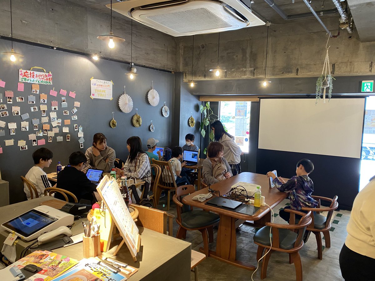 CoderDojo_Sakai's tweet image. 今日のCoderDojoは久しぶりに満員御礼の盛り上がり！