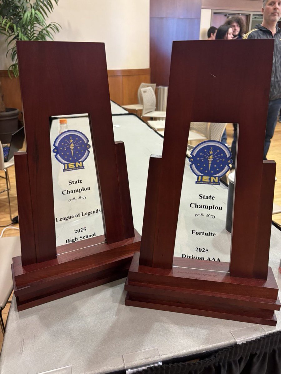 EsportsBen's tweet photo. Fortnite won state today!  After 5/10 rounds we had no wins. With grit and resilience we stayed positive and came back, winning 4 of the last 5 to make it a tie. 

Senior Jamehl Suggs and Junior Dorian McMiller went off for enough kills to win the tie breaker!!! https://t.co/om5ycAQxCt