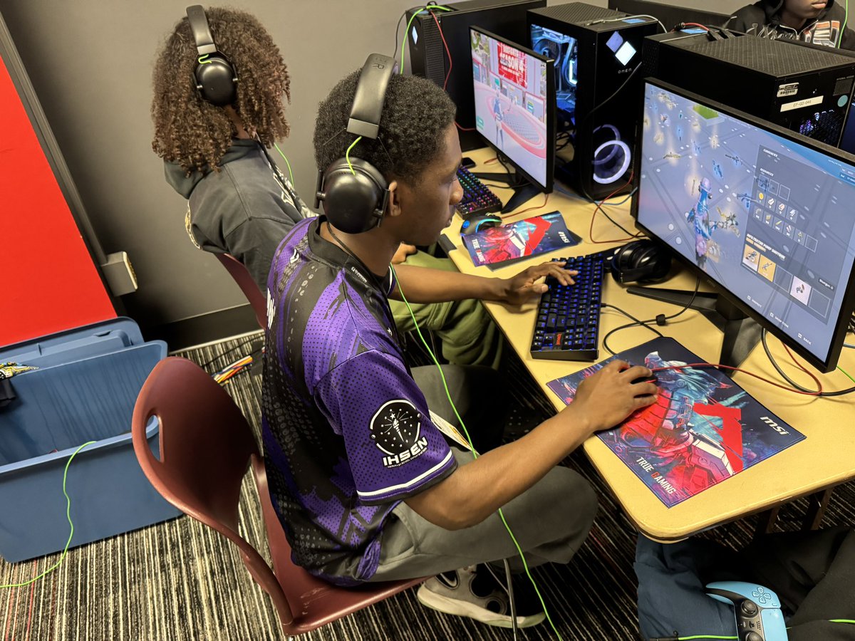EsportsBen's tweet photo. Fortnite won state today!  After 5/10 rounds we had no wins. With grit and resilience we stayed positive and came back, winning 4 of the last 5 to make it a tie. 

Senior Jamehl Suggs and Junior Dorian McMiller went off for enough kills to win the tie breaker!!! https://t.co/om5ycAQxCt
