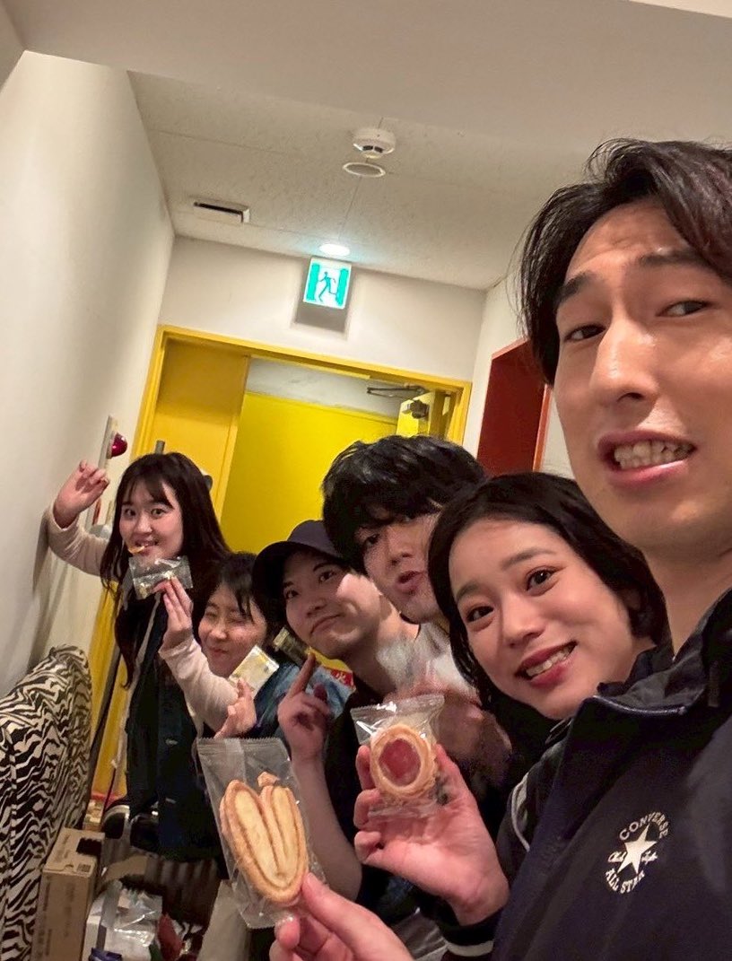 rinnnnn08's tweet photo. 本日千秋楽です！満席で迎えられること嬉しく思います☀️ありがとうございます。

あっという間でしたが、ここまで来れて本当によかったです。毎公演お客様に��えられてるなと思える日々でした。ご感想など本当に励みになります。

最後まで！！
#あっとほーむ
#いぐじすと https://t.co/FarMidJq7V