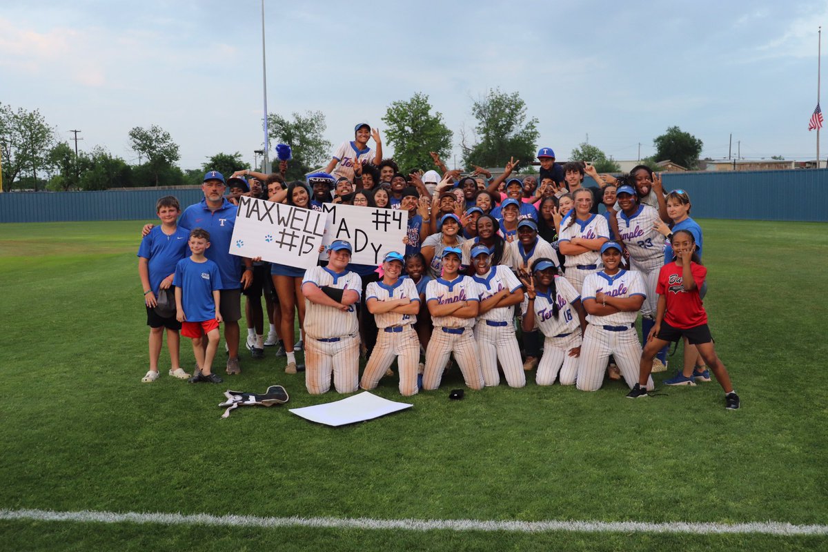 This what winning a Class 6A Bi-District Championship 2-1 in 9 innings looks like!