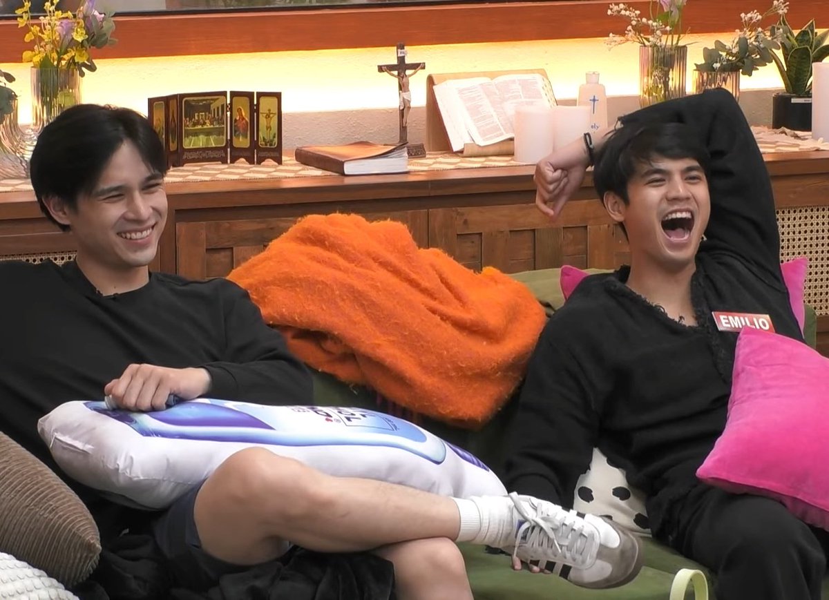 rdaileonxy's tweet photo. all I can say is that, Ralph was NEVER the reason why Mili got evicted. he never nominated them to begin with, instead he was one of those who rooted and loyal to Michael since they became a duo. both michael and emilio are even one of ralph's closest among the hms https://t.co/TXuydcXcX7