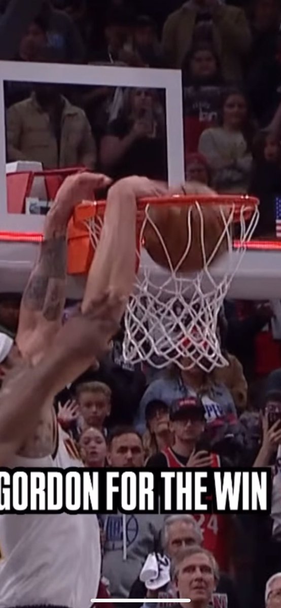 PandemikkP's tweet photo. @nuggets He is in contact with the ball in 3 frames https://t.co/4wknfvMVwZ