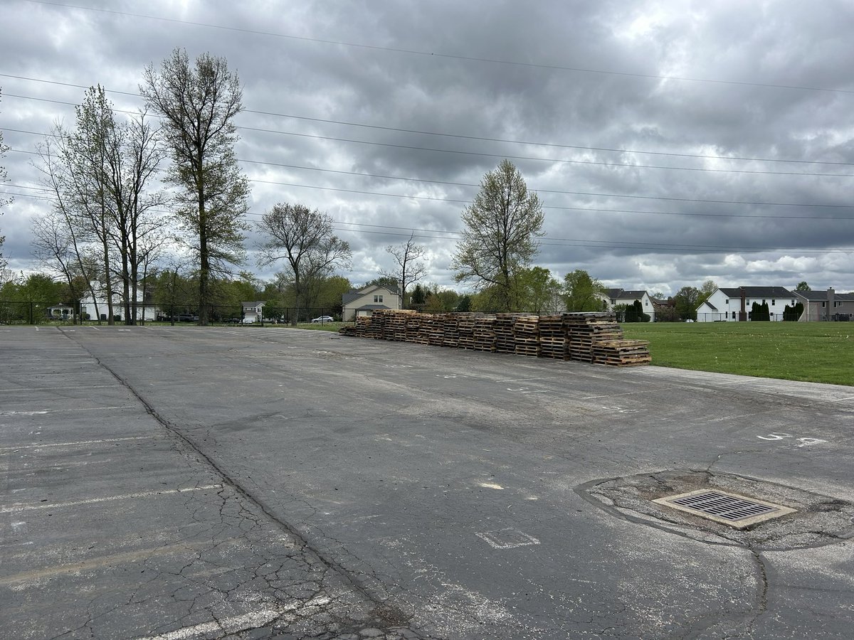 Gotta give love to my guys : Logan Shearer and Austin Knupp. Two 21 grads giving their time today. Love those guys. Such a HUGE part of our program. 

The parents were UNREAL!
Our guys were UNREAL!

Thank you Orange Baseball for pouring in! 

12,000 bags by 2pm???? NEXT LEVEL