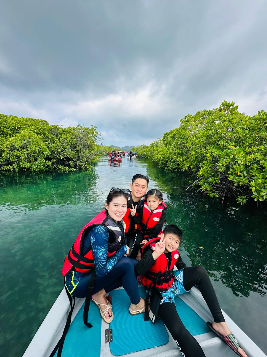 daytripbyasma's tweet photo. Mak ayah happy ketawa👨‍👩‍👧、bestie sibuk bergambar👭、company trip pun ngam habis feel dia🥰 Naik bot laju dari jeti Mersing🚤 hanya 25 minit je — “Baa baa ～ Bot jalan sudah🚤🚤” terus terbang ke dunia island hopping impian🫣 
. 
#daytripbyasma 
#islandhopping 
#mersingjohor https://t.co/Qq2k1SPOyL