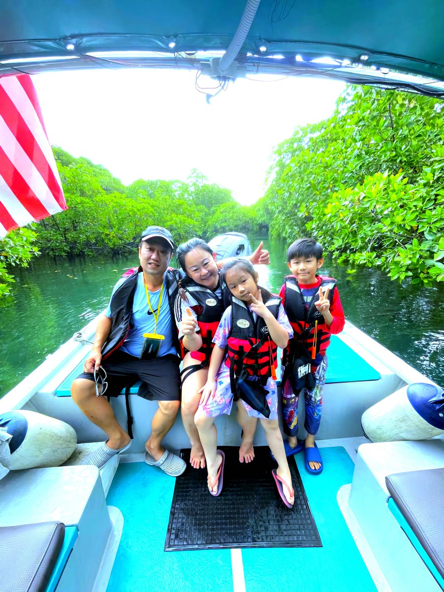 daytripbyasma's tweet photo. Mak ayah happy ketawa👨‍👩‍👧、bestie sibuk bergambar👭、company trip pun ngam habis feel dia🥰 Naik bot laju dari jeti Mersing🚤 hanya 25 minit je — “Baa baa ～ Bot jalan sudah🚤🚤” terus terbang ke dunia island hopping impian🫣 
. 
#daytripbyasma 
#islandhopping 
#mersingjohor https://t.co/Qq2k1SPOyL