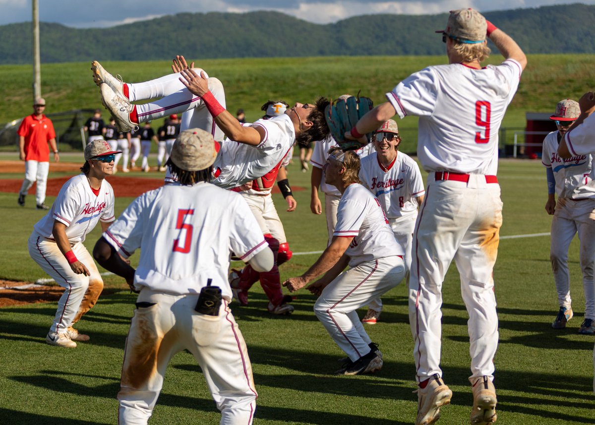 CalebJarreau16's tweet photo. Heritage baseball clinched the first regular-season district title in program history on Saturday. The celebrations — backflips and such — reflect the big win. 

Now, the 5-3A District Tournament awaits the Mountaineers at home. 

🔗https://t.co/xscfMHBvcw https://t.co/Lhg7pDkIjo