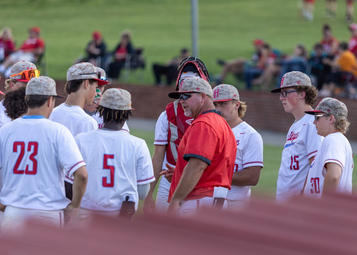 CalebJarreau16's tweet photo. Heritage baseball clinched the first regular-season district title in program history on Saturday. The celebrations — backflips and such — reflect the big win. 

Now, the 5-3A District Tournament awaits the Mountaineers at home. 

🔗https://t.co/xscfMHBvcw https://t.co/Lhg7pDkIjo