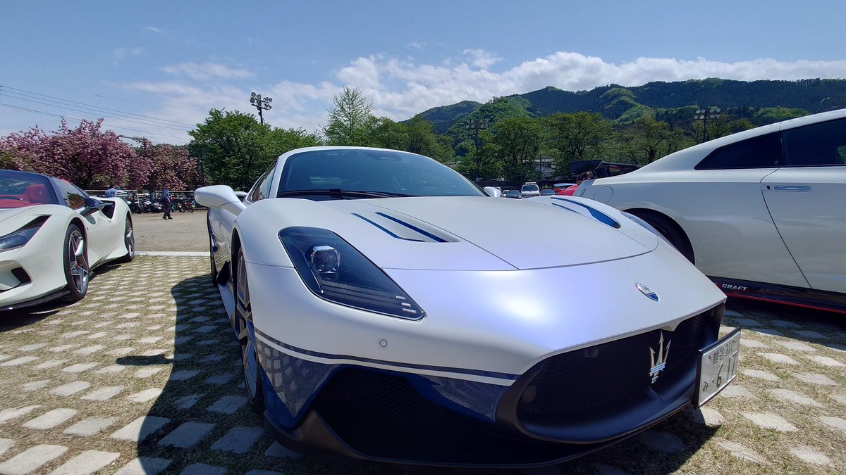 JanaiJohbu's tweet photo. 昨日は神泉でスーパーカーフェス

V12の咆哮は精神の安定と免疫力向上に絶大なる効果をもたらす

景色と展示車のアンマッチに埼玉北部の未来を見た気がする https://t.co/HgmajUZxzM