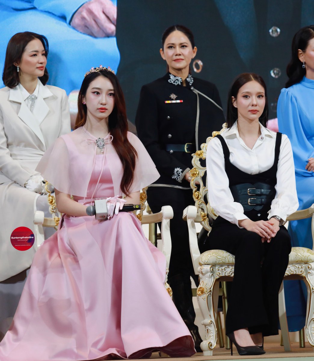 Bunterngonline's tweet photo. ปลายฟ้า-คริส👭✨✨ งานแถลงข่าวซีรีส์แห่งปี ของค่าย “ดูมันดิ” เรื่อง "ข้ามฟ้าเคียงเธอ” The Next Prince : Royal Premiere 👑✨✨
THE NEXT PRINCE ROYAL PREMIERE
#TheNextPrinceDay
#Plaifah #Plaifahsrc #PLAIFAH_VIIS
#KrisALALA
#บันเทิงไทยออนไลน์
#bunterngthaionline https://t.co/o5oRXpjKD9