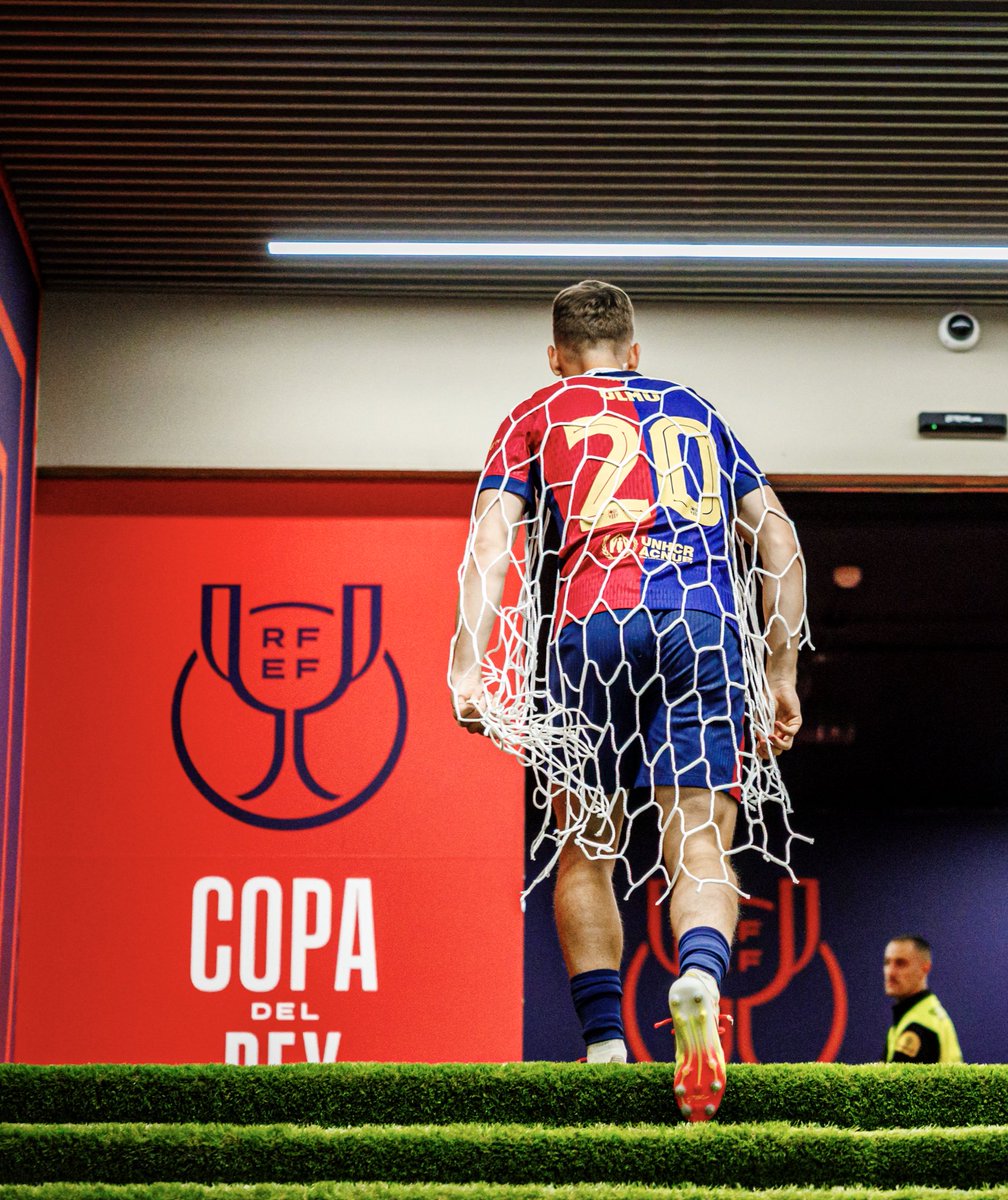daniolmo7's tweet image. 125 anys d’història… i seguim sumant! Visca el Barça 💙❤️
CAMPIONS DE COPA 🏆