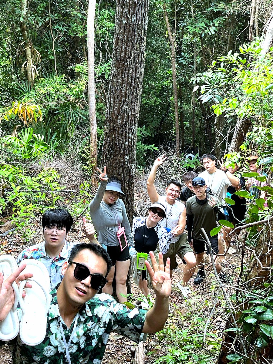 daytripbyasma's tweet photo. Even korang datang sorang pun tiada hal👌 Kami adalah “Kelab Island Hopping Anti-Kesunyian”🫰 Kita help korang cari geng kat atas bot, confirm buat kawan baru🤝
𝗝𝗮𝗻𝗴𝗮𝗻 𝗹𝘂𝗽𝗮.. 𝘁𝗲𝗺𝗽𝗮𝗵𝗮𝗻 𝗱𝗶𝗯𝘂𝗸𝗮 𝘀𝗲𝘁𝗶𝗮𝗽 𝗺𝗶𝗻𝗴𝗴𝘂📆
.
#daytripbyasma
#islandhopping https://t.co/vpOYVIX7Jc