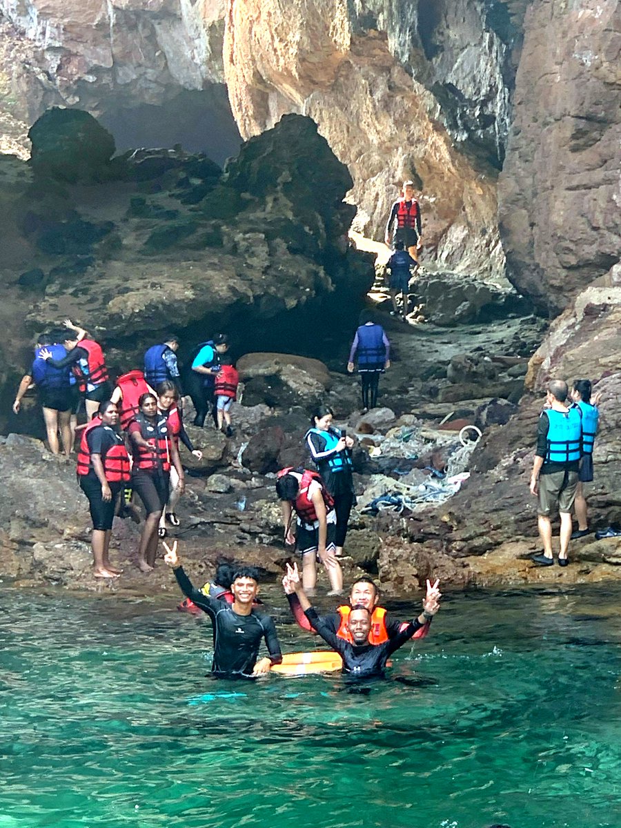 daytripbyasma's tweet photo. Korang mesti tak sangka ---- JOHOR sebenarnya ada "𝗴𝘂𝗮 𝗺𝗶𝘀𝘁𝗲𝗿𝗶" yang disorok???? Yang dah terscroll sampai sini tu jangan buat-buat tak tahu lah✨️ Memang tengah tunggu aku cerita ni kan🤭
.
#daytripbyasama
#islandhopping
#daytripmersing https://t.co/iMXGId77Dt