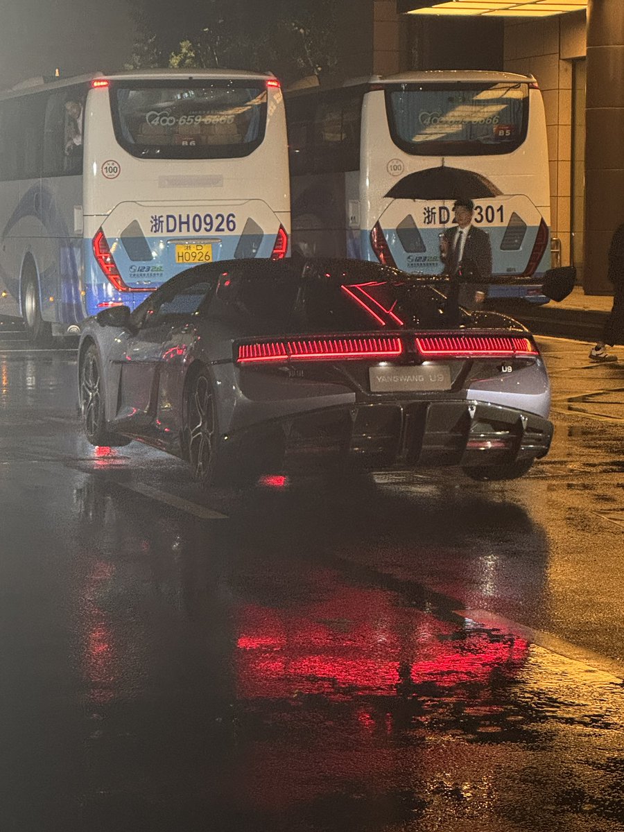 RUNINSX's tweet photo. Car takes off in place
#U9 #BYD https://t.co/3hZsFKHMc0