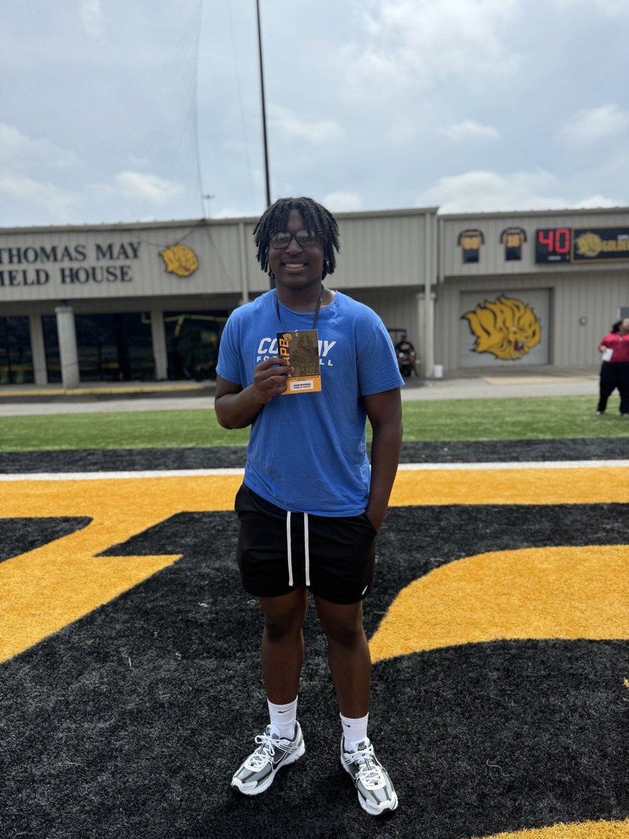 Joewashington67's tweet image. Thank you @CoachBlack22 @CoachAHampton for the invite! I enjoyed my time in Pine Bluff today! @GRicumstrict @Buck_James212 @coachjimvert