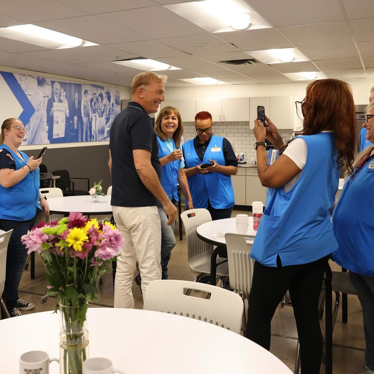 Kevin Costner Group &MW tweet media