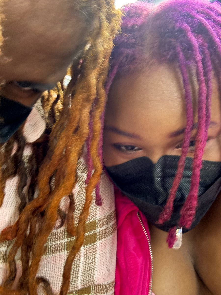 _vezbian's tweet image. happy #lesbianvisibilityday !! me and mine match the flag lowkey 🩷🤍🧡