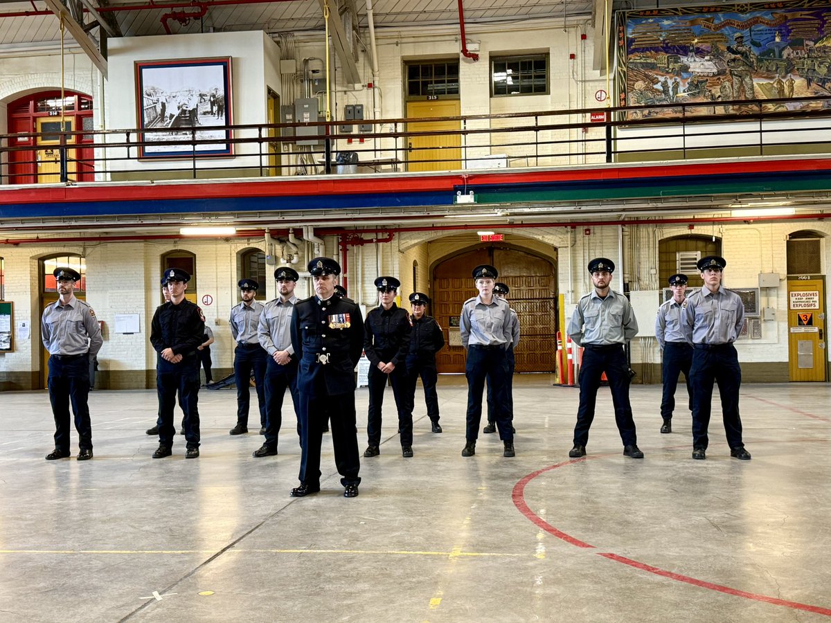 Del Manak (@chiefmanak) on Twitter photo Join me in congratulating the 2025 <a href="/vicpdcanada/">Victoria Police</a> and <a href="/OakBayPolice/">Oak Bay Police</a> Reserve Class graduates. Some of our new VicPD Reserves will be deployed at tomorrow’s <a href="/timescolonist/">Times Colonist</a> 10K Run. Great group of committed volunteers who believe in service to their communities. #proudchief Join me in congratulating the 2025 <a href="/vicpdcanada/">Victoria Police</a> and <a href="/OakBayPolice/">Oak Bay Police</a> Reserve Class graduates. Some of our new VicPD Reserves will be deployed at tomorrow’s <a href="/timescolonist/">Times Colonist</a> 10K Run. Great group of committed volunteers who believe in service to their communities. #proudchief
